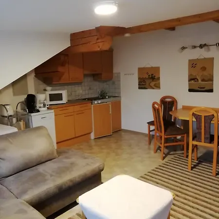 Strauss Apartment *